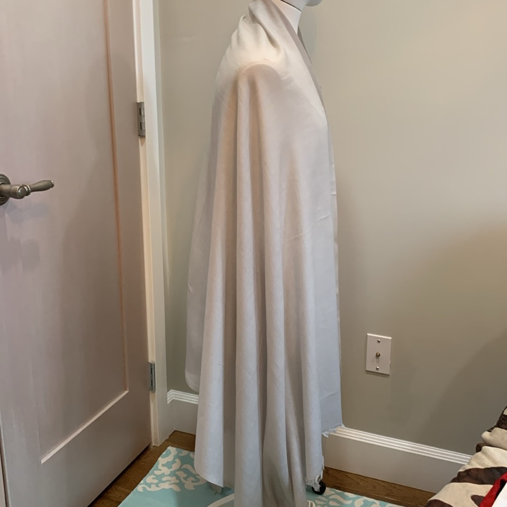 Lightweight wool Pashmina shawl